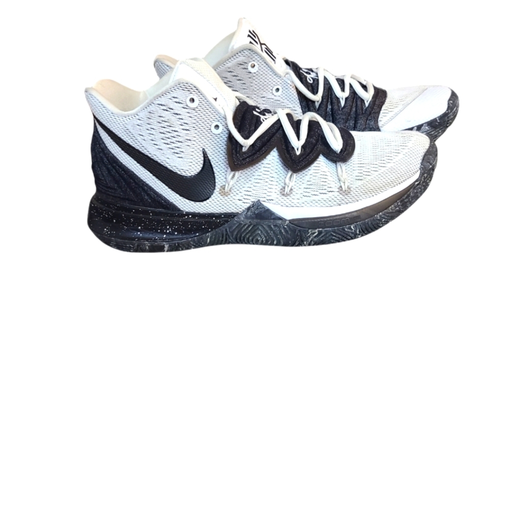 Nike kyrie basketball shoes
